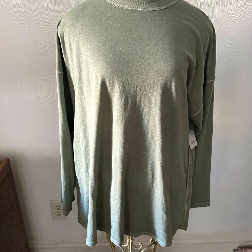 Free people soft light off shoulder T sz. M